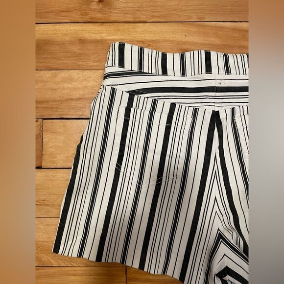 High Waist Shorts Size M - Picture 4 of 5